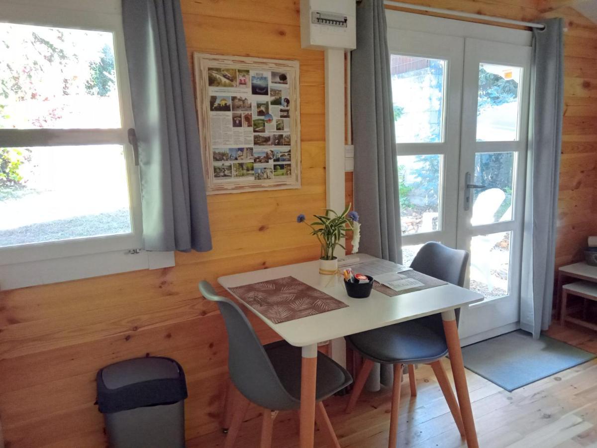 Chalet "Le Petit Olivier" Gites Appart 'Hotel L'Echappee Belle D'Aubenas Logement 2 Sur 3 Exteriör bild